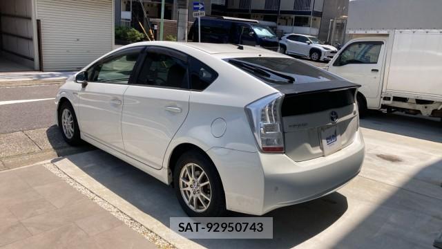 Toyota PRIUS 2011-12 8280674-12