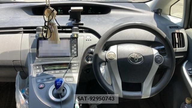 Toyota PRIUS 2011-12 8280674-16