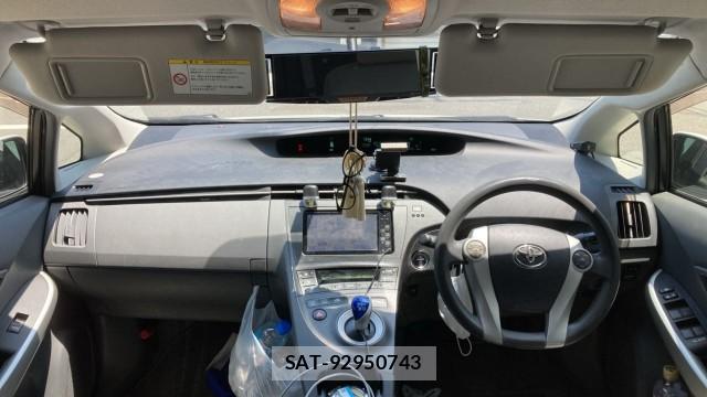 Toyota PRIUS 2011-12 8280674-2