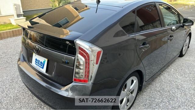 Toyota PRIUS 2011-02 8280879-12