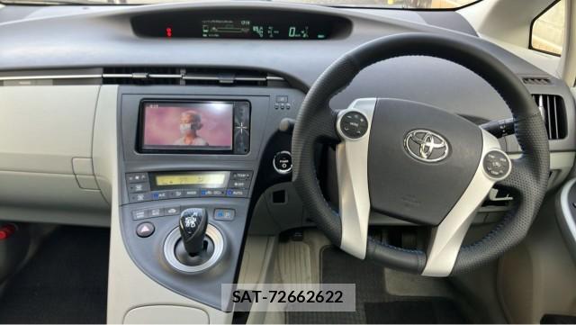 Toyota PRIUS 2011-02 8280879-16