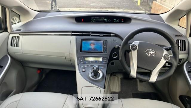 Toyota PRIUS 2011-02 8280879-2
