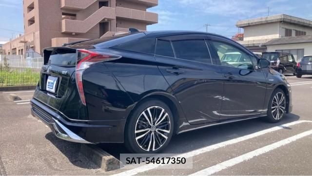 Toyota PRIUS 2017-02 8280957-12