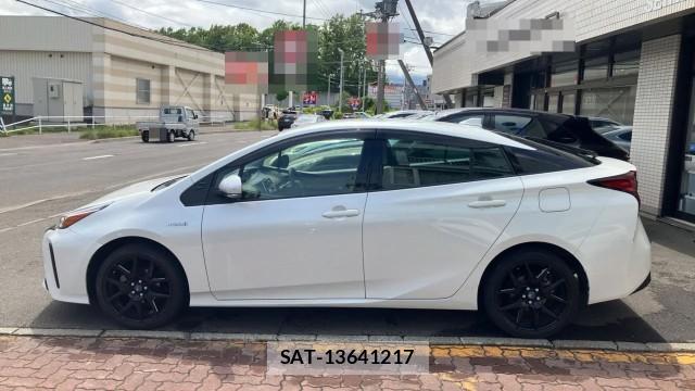 Toyota PRIUS 2019-11 8281047-10