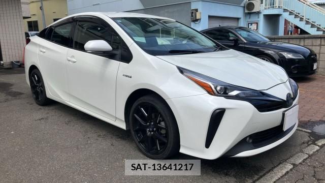Toyota PRIUS 2019-11 8281047-11