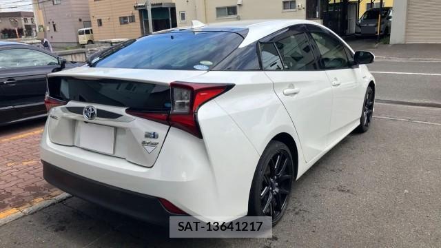 Toyota PRIUS 2019-11 8281047-12
