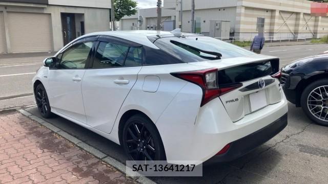 Toyota PRIUS 2019-11 8281047-13