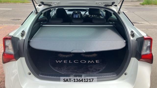 Toyota PRIUS 2019-11 8281047-17