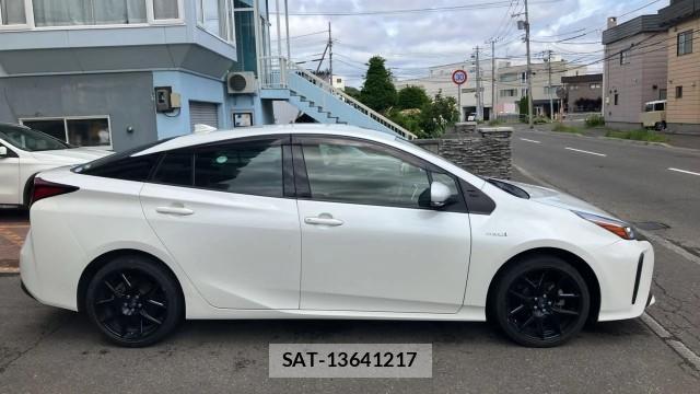 Toyota PRIUS 2019-11 8281047-3