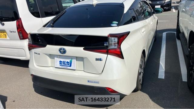 Toyota PRIUS 2019-04 8281147-1
