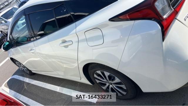 Toyota PRIUS 2019-04 8281147-10