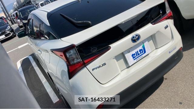 Toyota PRIUS 2019-04 8281147-13