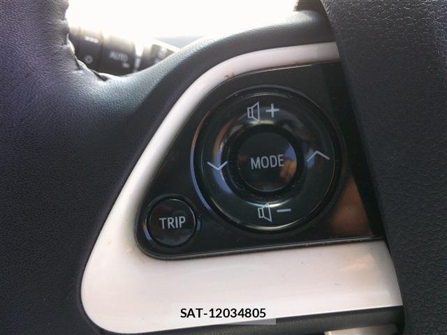 Toyota PRIUS 2016-07 8281213-15