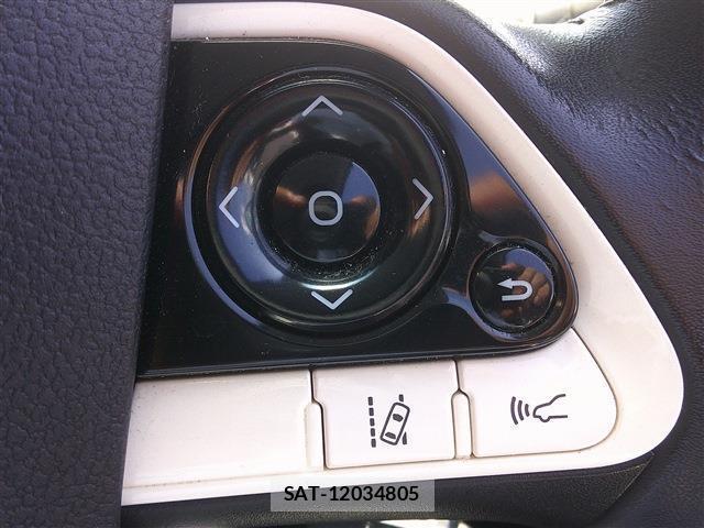 Toyota PRIUS 2016-07 8281213-16