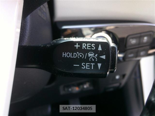 Toyota PRIUS 2016-07 8281213-18
