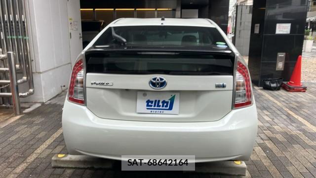 Toyota PRIUS 2012-07 8281278-1