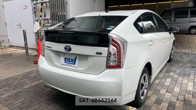 Toyota PRIUS 2012-07 8281278-12