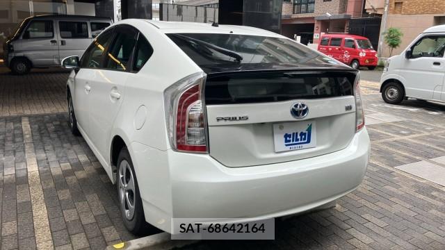 Toyota PRIUS 2012-07 8281278-13