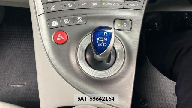 Toyota PRIUS 2012-07 8281278-14