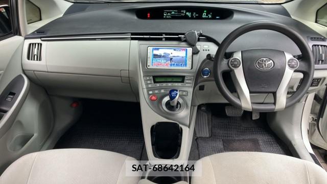 Toyota PRIUS 2012-07 8281278-2