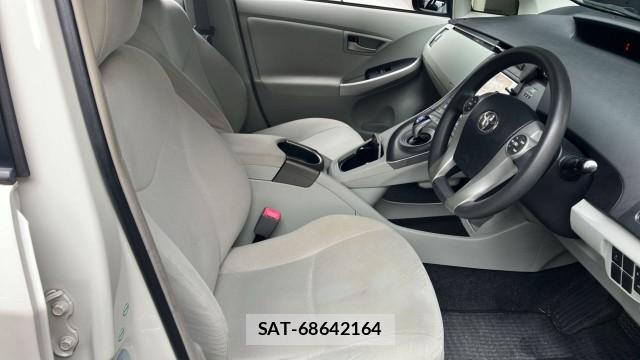 Toyota PRIUS 2012-07 8281278-5