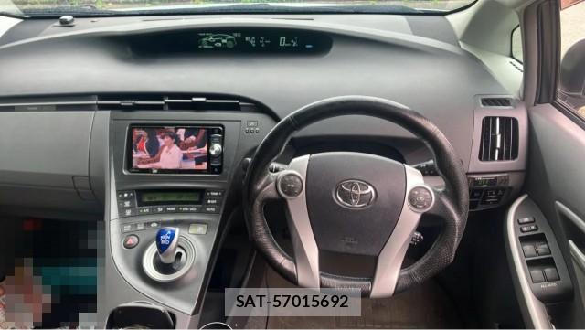 Toyota PRIUS 2011-07 8281425-16
