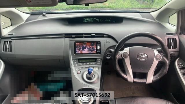 Toyota PRIUS 2011-07 8281425-2