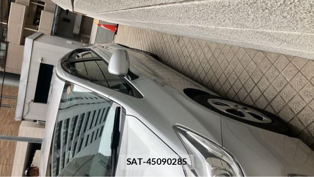 Toyota PRIUS 2012-06 8281432-10