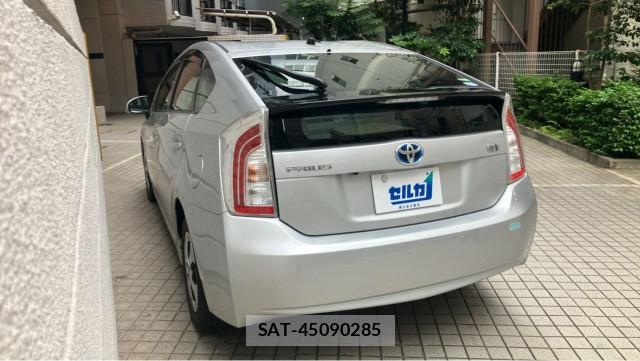 Toyota PRIUS 2012-06 8281432-13