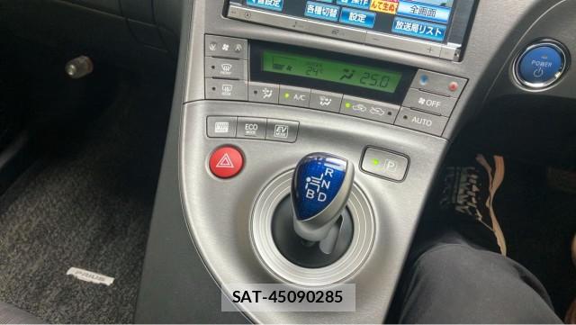 Toyota PRIUS 2012-06 8281432-14