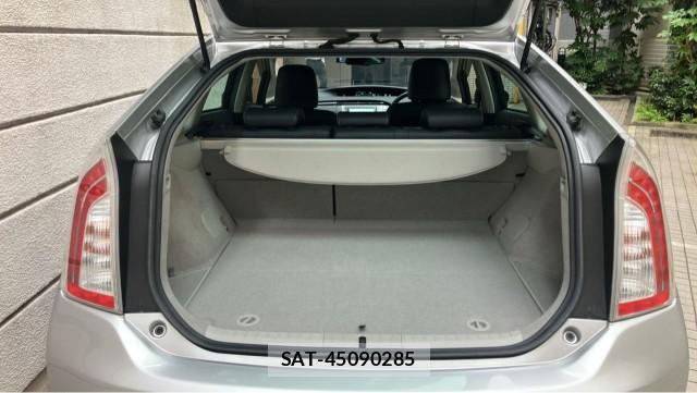 Toyota PRIUS 2012-06 8281432-17