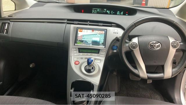Toyota PRIUS 2012-06 8281432-2