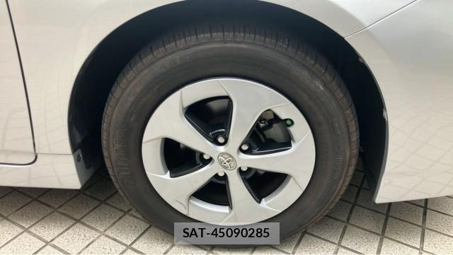 Toyota PRIUS 2012-06 8281432-8
