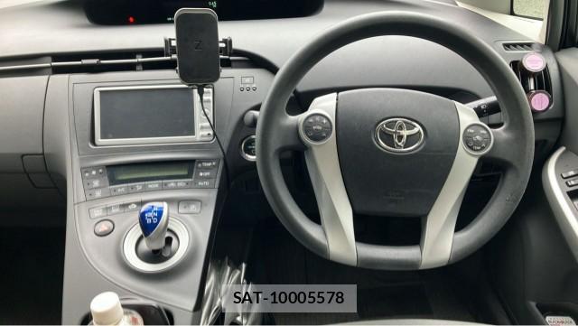Toyota PRIUS 2010-07 8281455-16