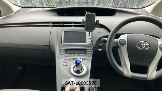 Toyota PRIUS 2010-07 8281455-2