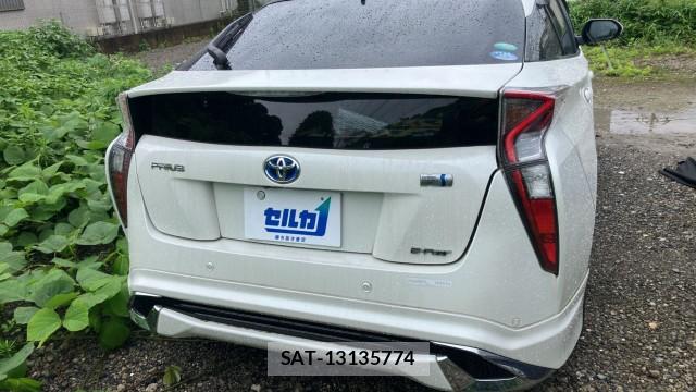 Toyota PRIUS 2017-08 8281490-1