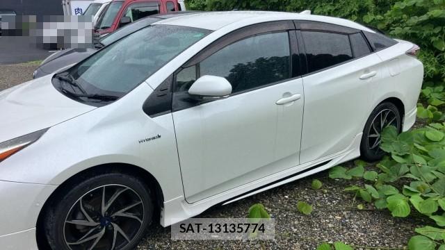 Toyota PRIUS 2017-08 8281490-10