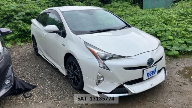 Toyota PRIUS 2017-08 8281490-11