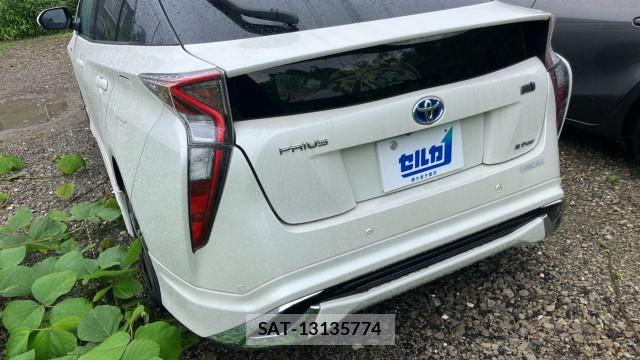 Toyota PRIUS 2017-08 8281490-13