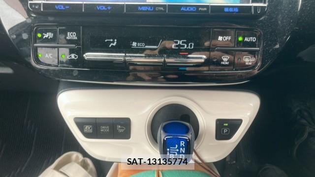 Toyota PRIUS 2017-08 8281490-14