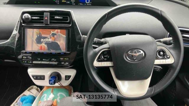 Toyota PRIUS 2017-08 8281490-16