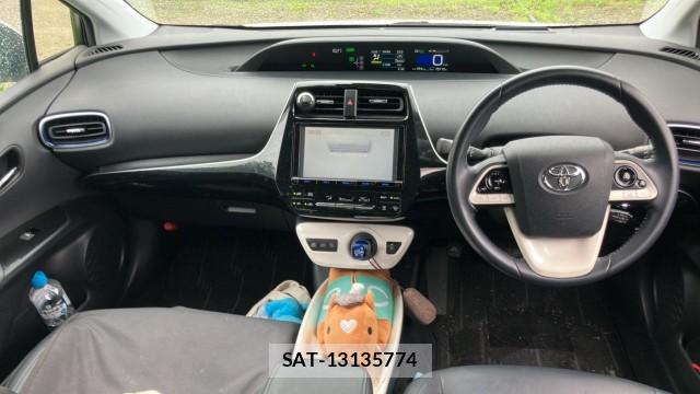 Toyota PRIUS 2017-08 8281490-2
