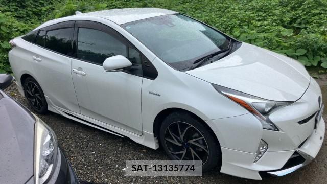 Toyota PRIUS 2017-08 8281490-3