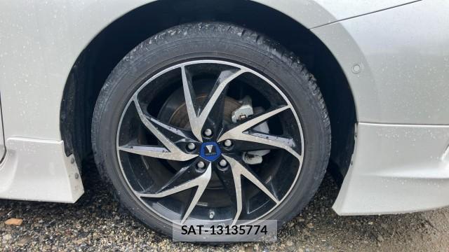 Toyota PRIUS 2017-08 8281490-8