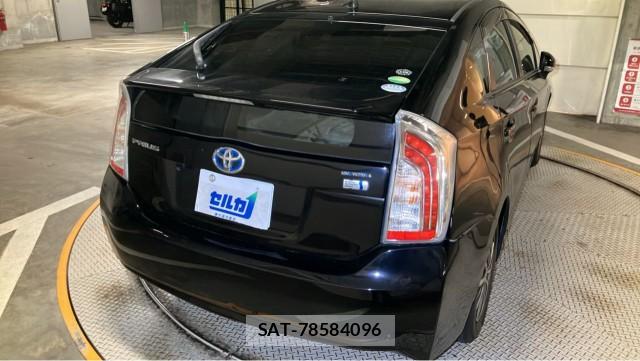 Toyota PRIUS 2015-06 8281510-1