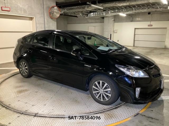 Toyota PRIUS 2015-06 8281510-11