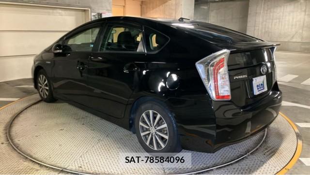 Toyota PRIUS 2015-06 8281510-13