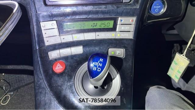 Toyota PRIUS 2015-06 8281510-14
