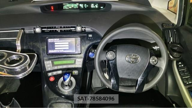 Toyota PRIUS 2015-06 8281510-16