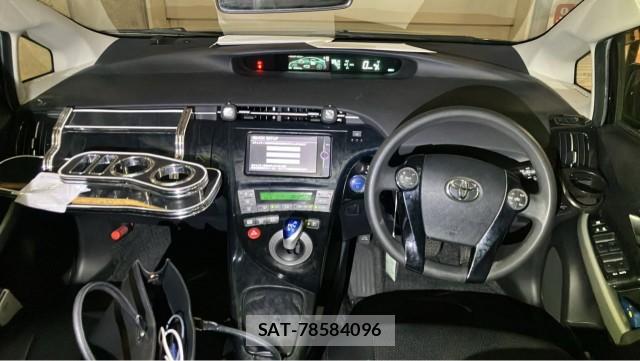 Toyota PRIUS 2015-06 8281510-2